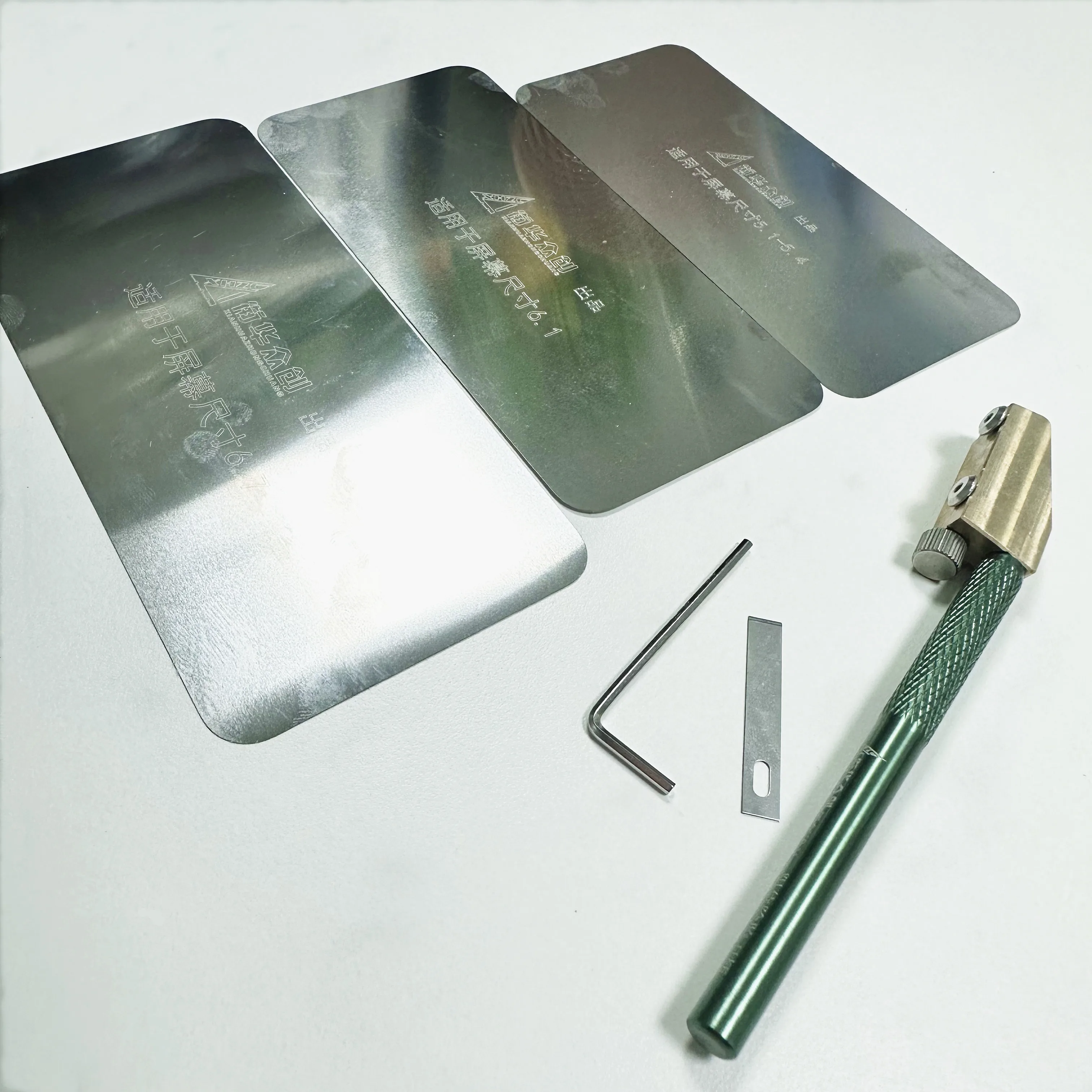 Screen Edge Glue Removal Blade - Panel Line Marker のレビューと価格