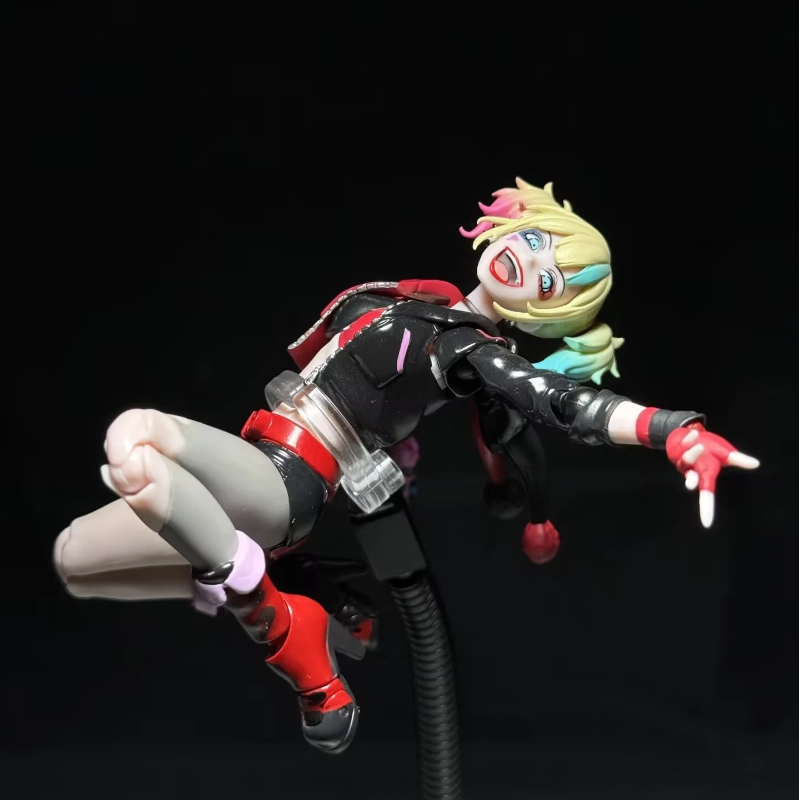 Kaiyodo Revoltech Amazing Yama - Model Kit Harley Quinn のレビューと価格